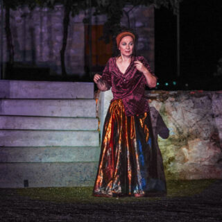 Είδαμε την παράσταση “Ιφιγένεια/Βορά” – “Εγώ, μια δούλα”, στο μικρό Θέατρο Αρχαίας Επιδαύρου – Κριτική της Παράστασης